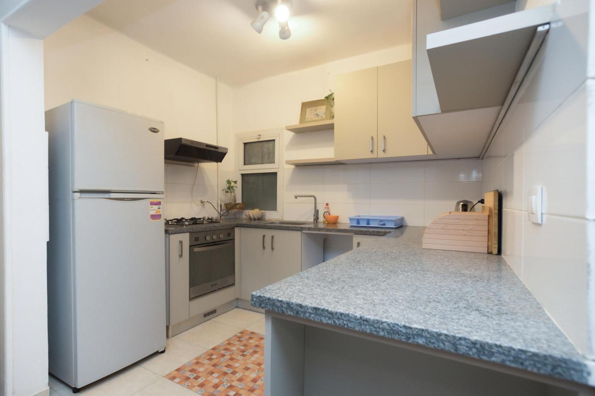 Almond Apartment *